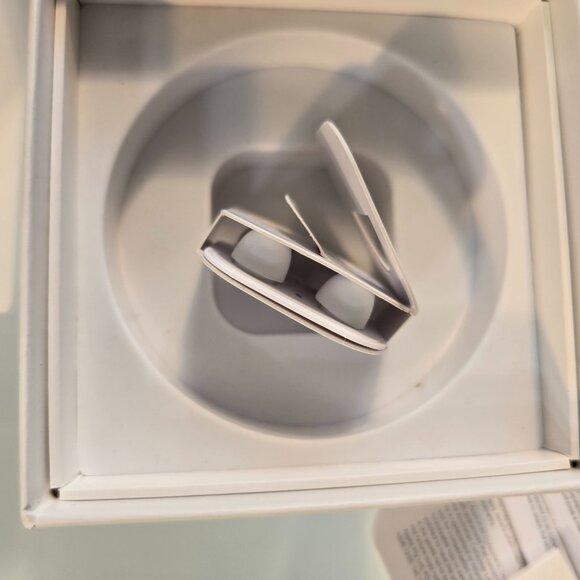 Apple AirPods Pro 2nd Generation with MagSafe Wireless Charging Case Sealed New - Picture 4 of 9